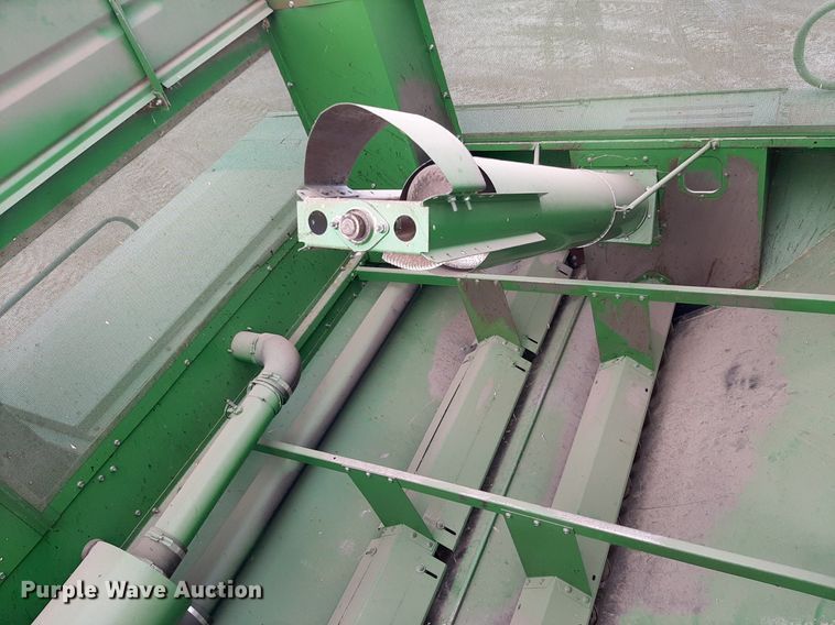 image for item EB9780 1984 John Deere 8820 Turbo  combine