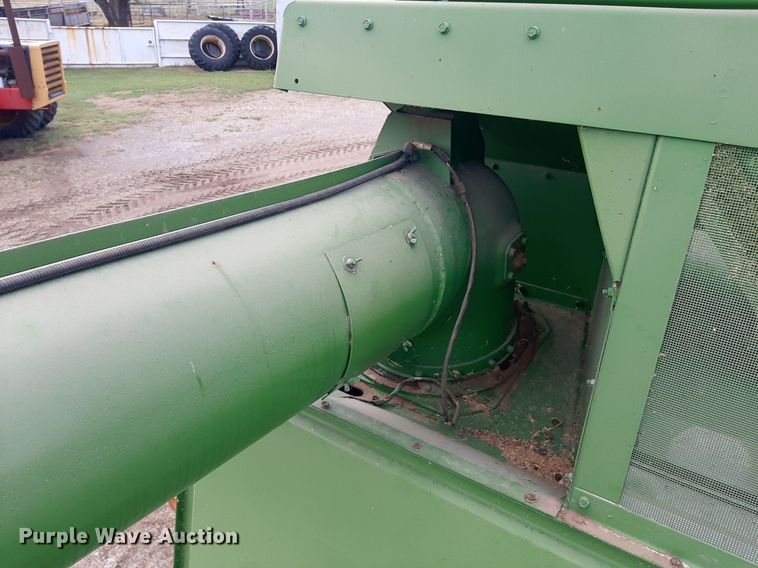 image for item EB9780 1984 John Deere 8820 Turbo  combine