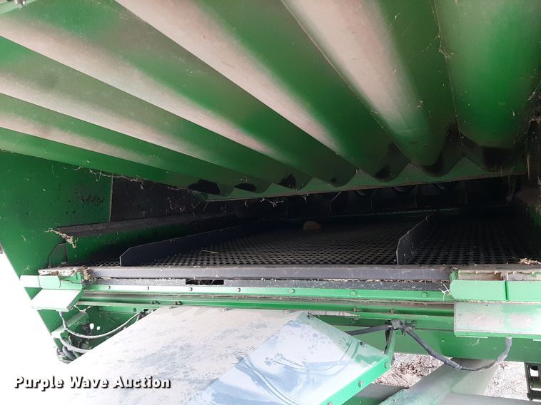 image for item EB9780 1984 John Deere 8820 Turbo  combine