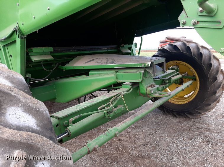 image for item EB9780 1984 John Deere 8820 Turbo  combine