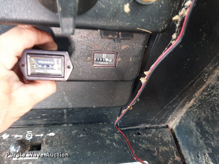 image for item EB9780 1984 John Deere 8820 Turbo  combine