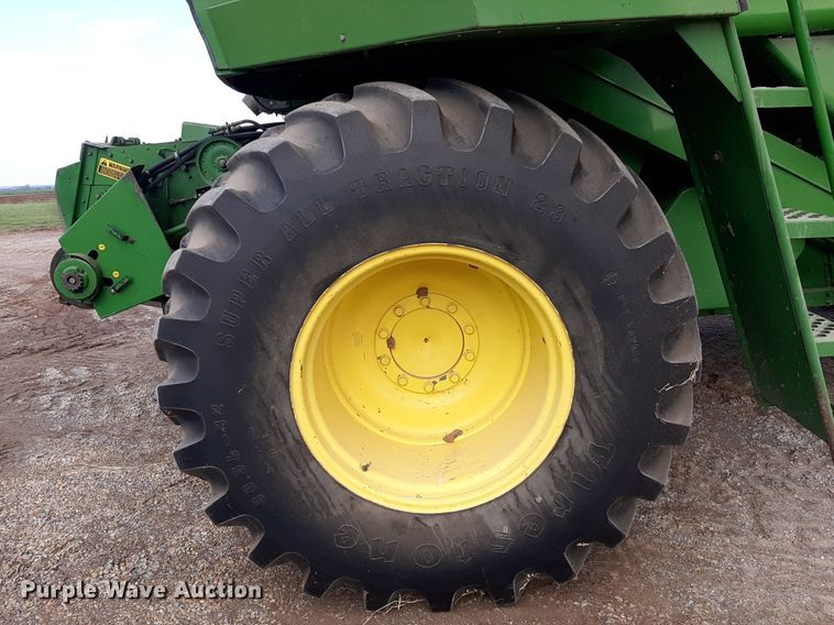 image for item EB9780 1984 John Deere 8820 Turbo  combine