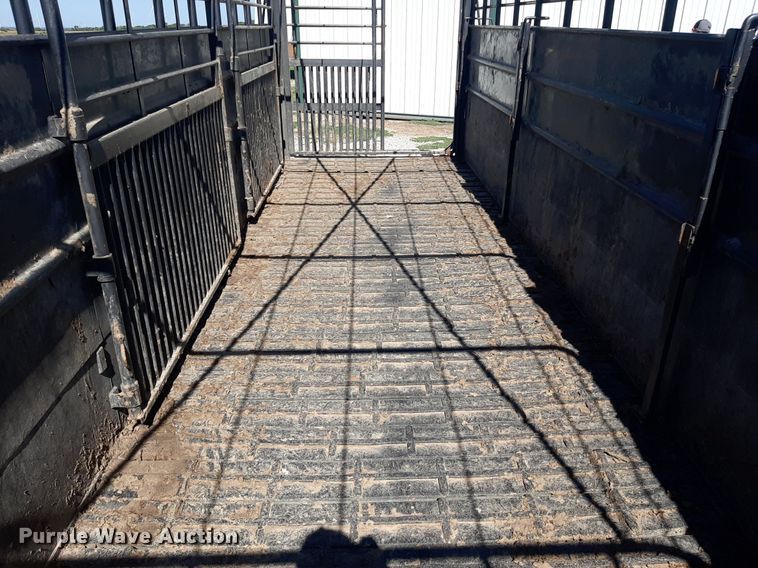 image for item EB9782 2005 Travalong  livestock trailer