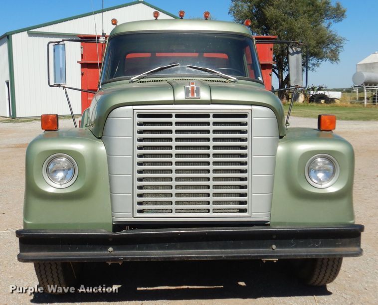 image for item EB9783 1974 International 1700  grain truck