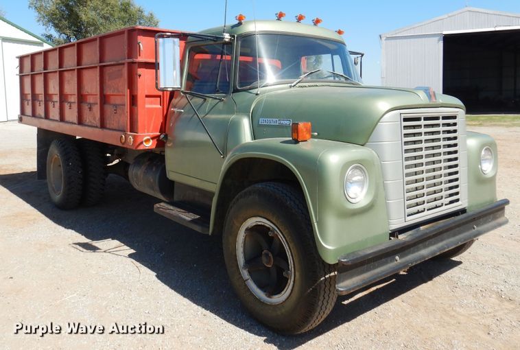 image for item EB9783 1974 International 1700  grain truck
