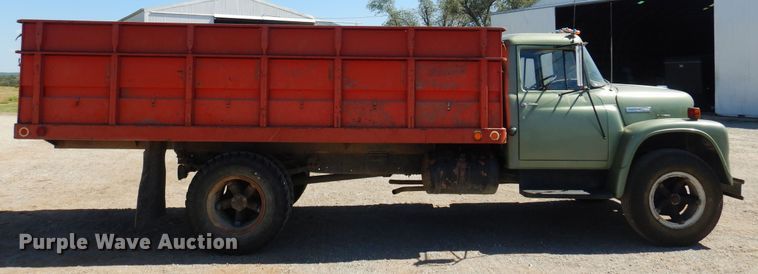 image for item EB9783 1974 International 1700  grain truck