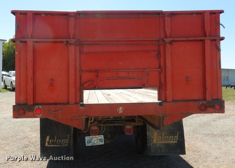 image for item EB9783 1974 International 1700  grain truck