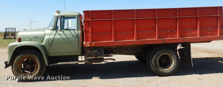 image for item EB9783 1974 International 1700  grain truck