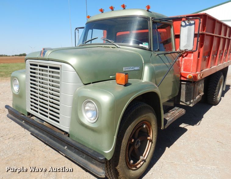 image for item EB9783 1974 International 1700  grain truck