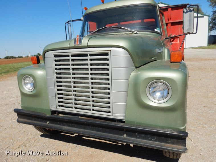 image for item EB9783 1974 International 1700  grain truck