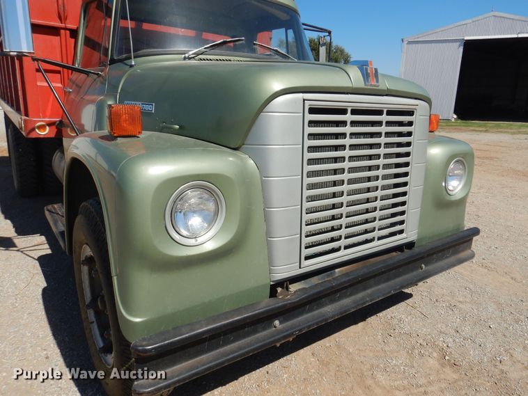 image for item EB9783 1974 International 1700  grain truck