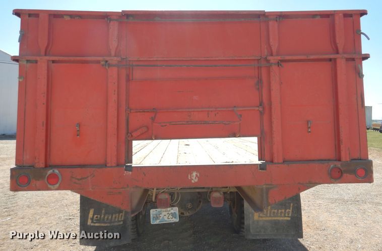 image for item EB9783 1974 International 1700  grain truck