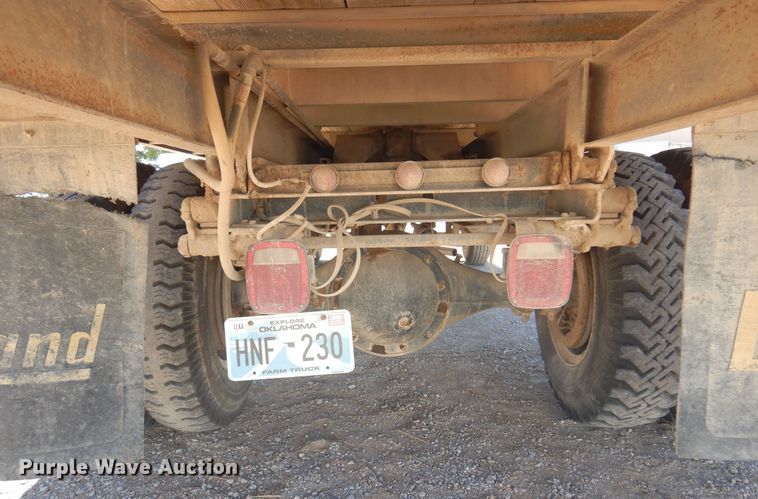 image for item EB9783 1974 International 1700  grain truck