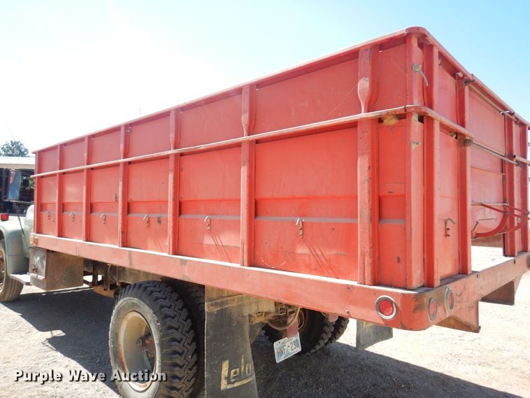 image for item EB9783 1974 International 1700  grain truck