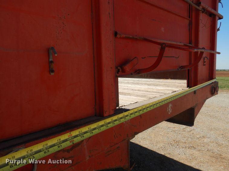 image for item EB9783 1974 International 1700  grain truck