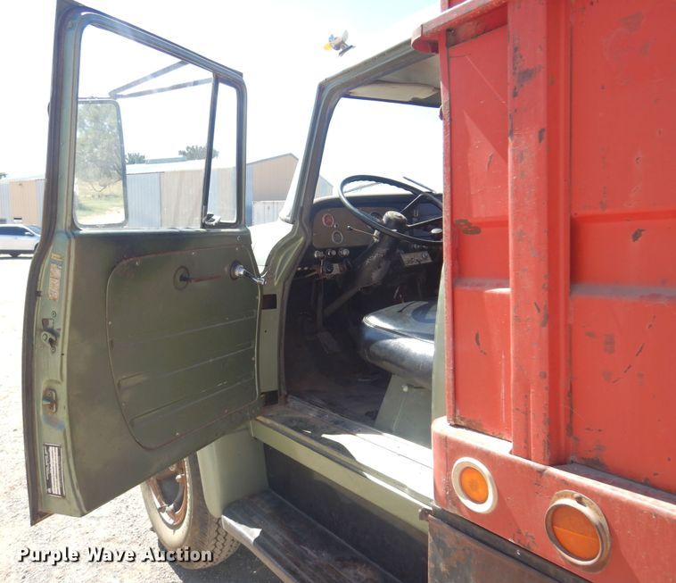 image for item EB9783 1974 International 1700  grain truck