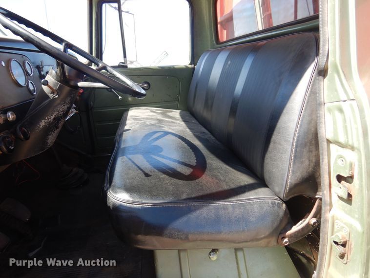 image for item EB9783 1974 International 1700  grain truck