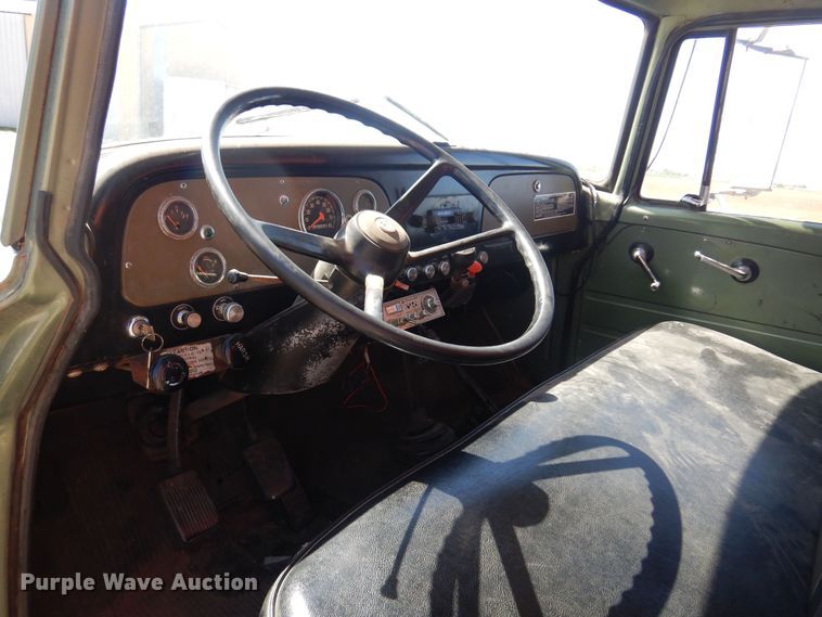 image for item EB9783 1974 International 1700  grain truck