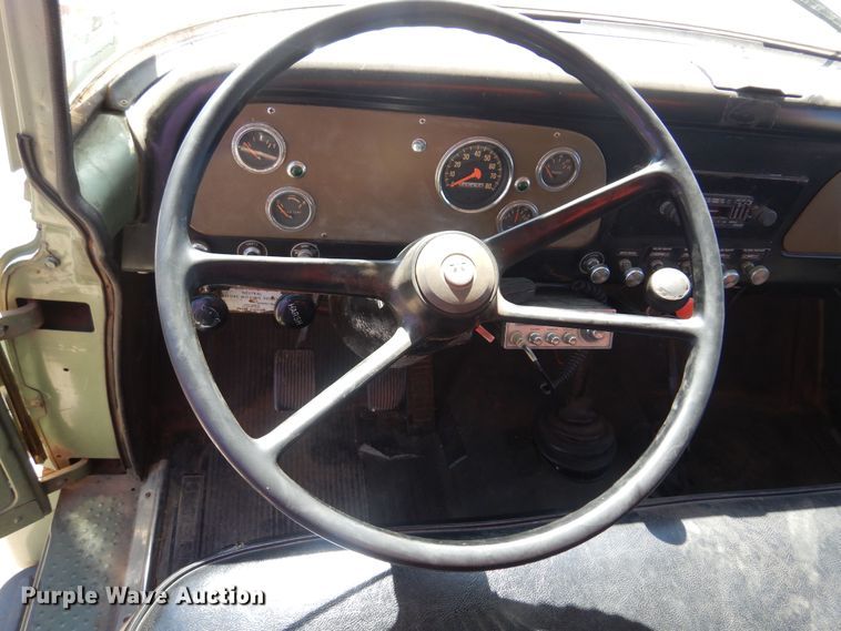 image for item EB9783 1974 International 1700  grain truck