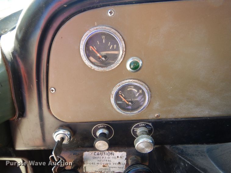 image for item EB9783 1974 International 1700  grain truck