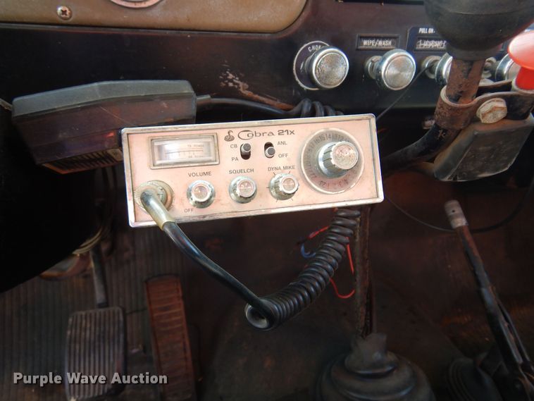 image for item EB9783 1974 International 1700  grain truck