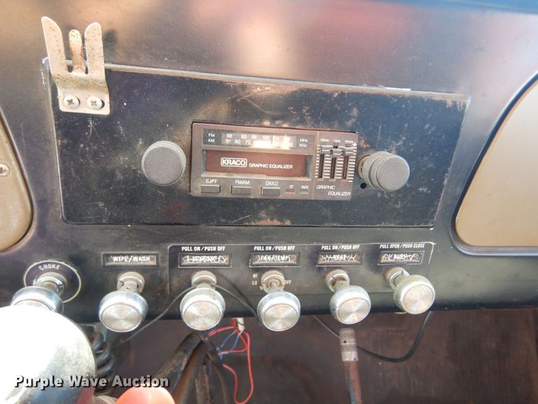 image for item EB9783 1974 International 1700  grain truck