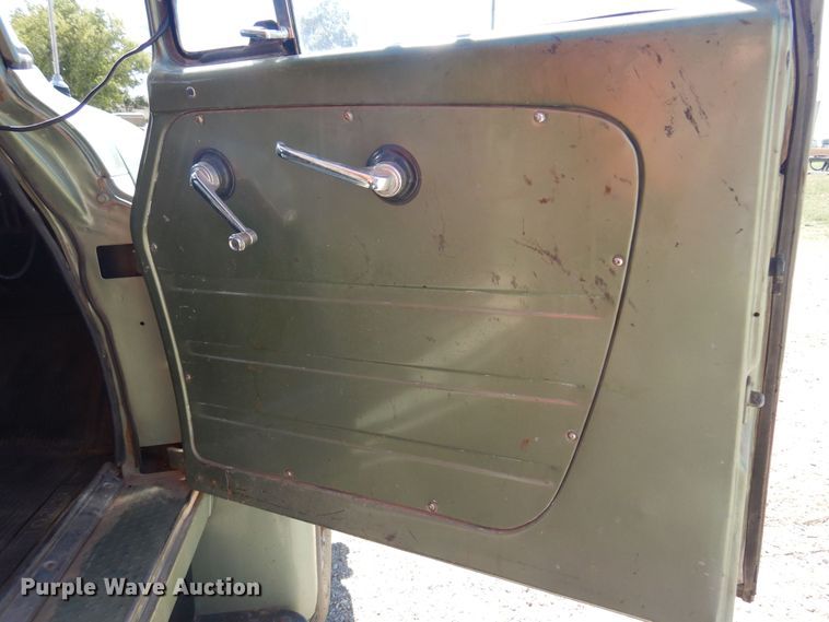 image for item EB9783 1974 International 1700  grain truck