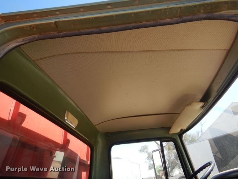 image for item EB9783 1974 International 1700  grain truck