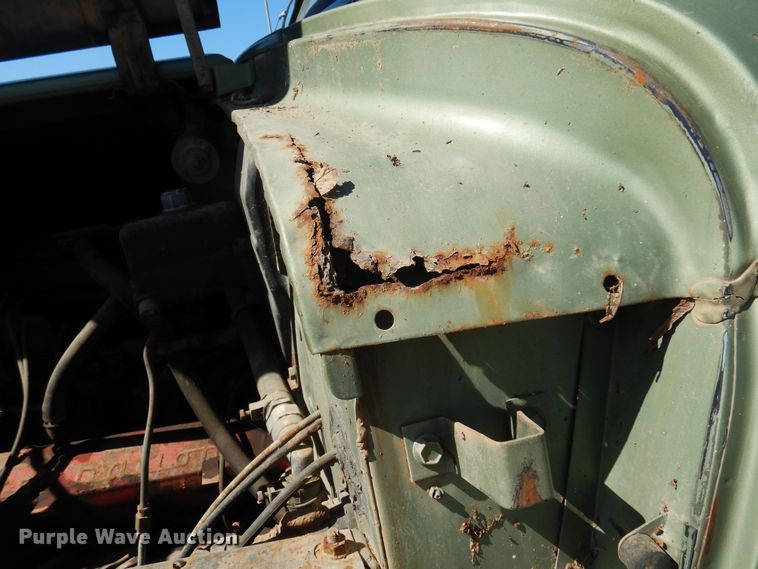 image for item EB9783 1974 International 1700  grain truck