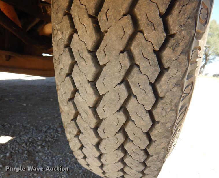 image for item EB9783 1974 International 1700  grain truck