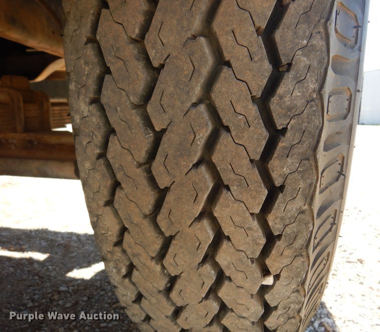 image for item EB9783 1974 International 1700  grain truck