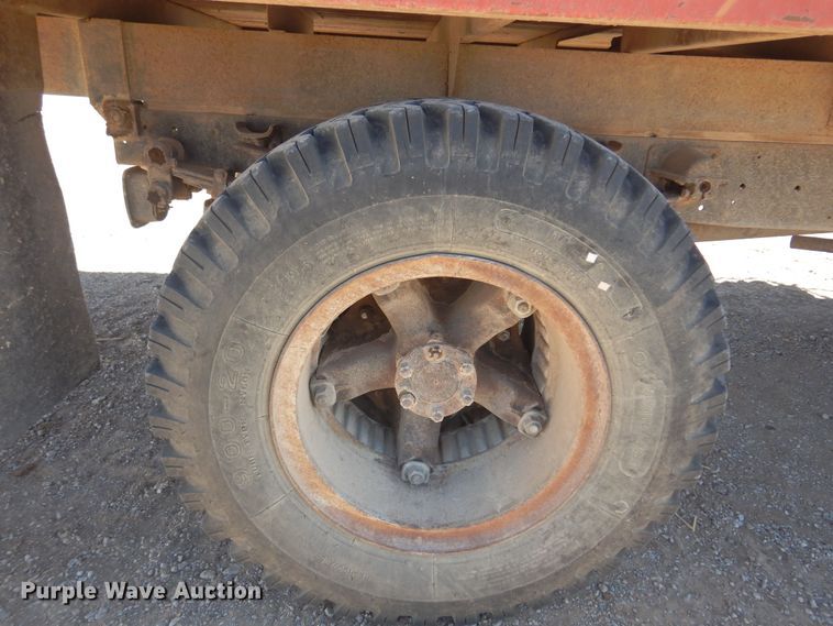 image for item EB9783 1974 International 1700  grain truck