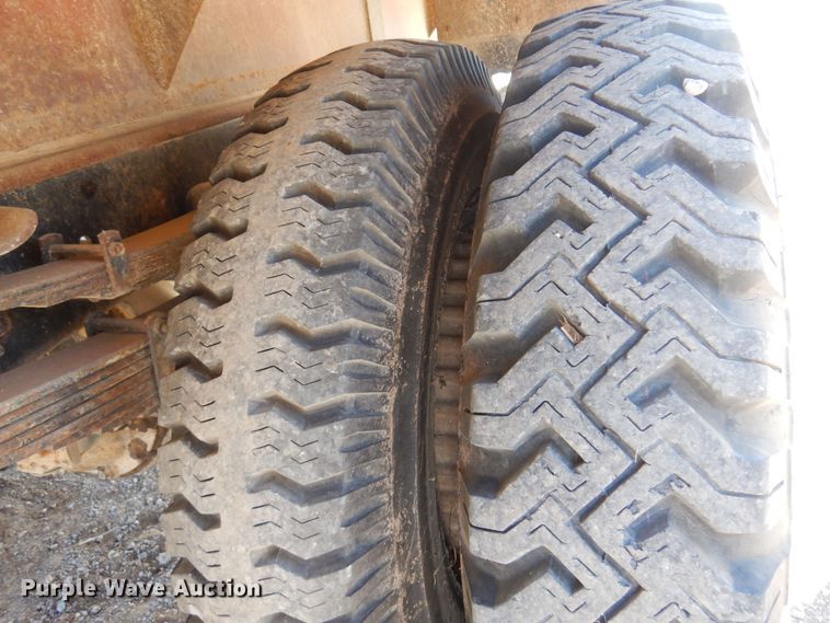 image for item EB9783 1974 International 1700  grain truck