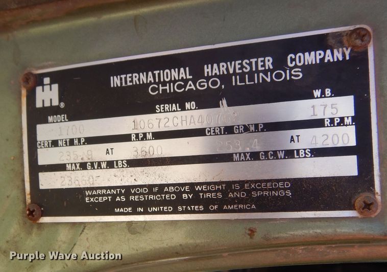 image for item EB9783 1974 International 1700  grain truck