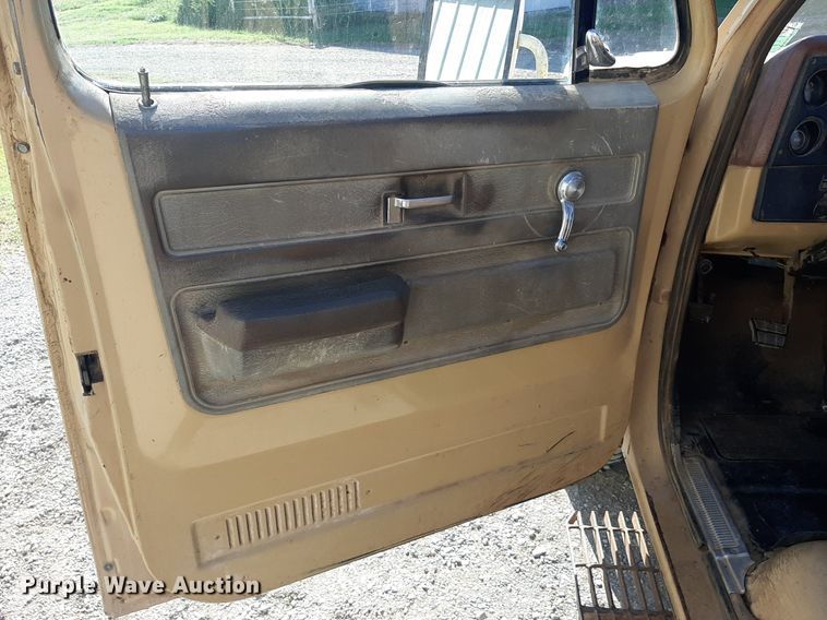 image for item EB9784 1976 Chevrolet Custom Deluxe 20  pickup truck