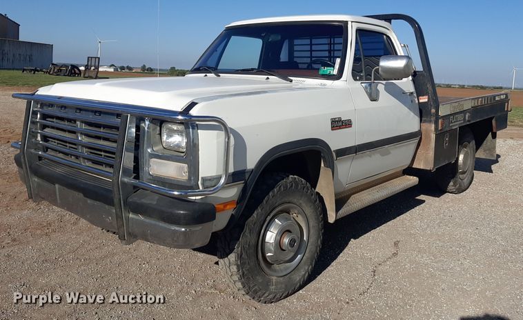 image for item EB9785 1991 Dodge Ram 250  bale bed pickup truck