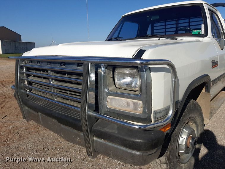 image for item EB9785 1991 Dodge Ram 250  bale bed pickup truck