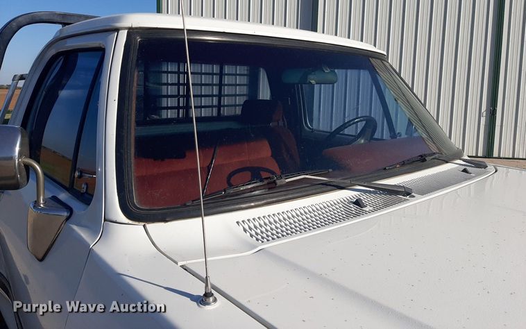 image for item EB9785 1991 Dodge Ram 250  bale bed pickup truck