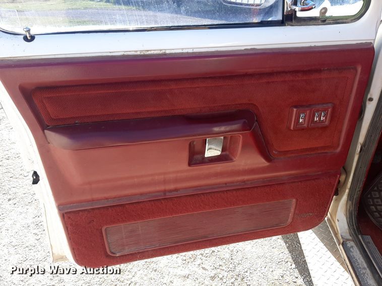 image for item EB9785 1991 Dodge Ram 250  bale bed pickup truck