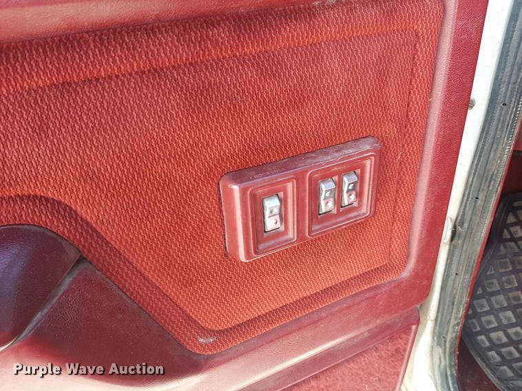 image for item EB9785 1991 Dodge Ram 250  bale bed pickup truck