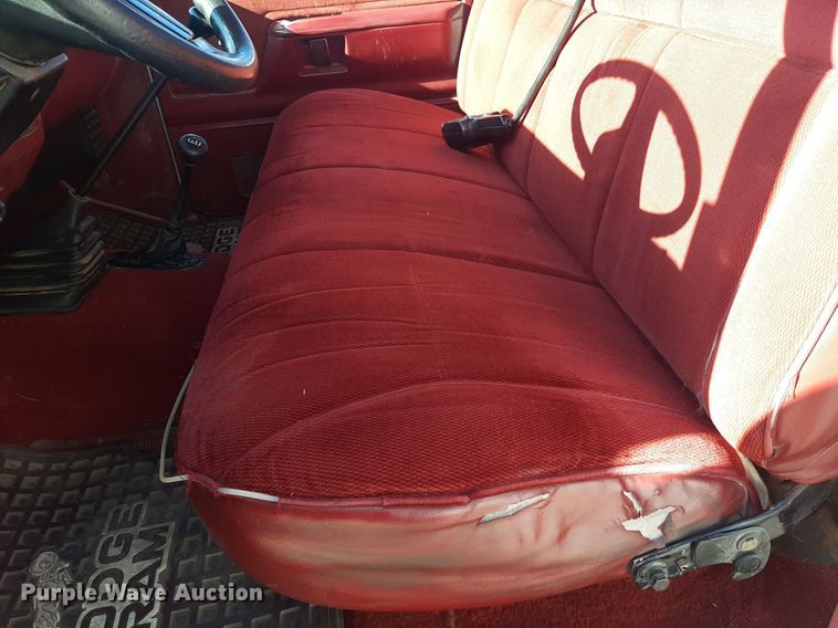 image for item EB9785 1991 Dodge Ram 250  bale bed pickup truck