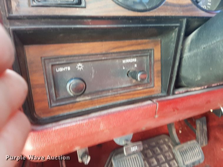 image for item EB9785 1991 Dodge Ram 250  bale bed pickup truck