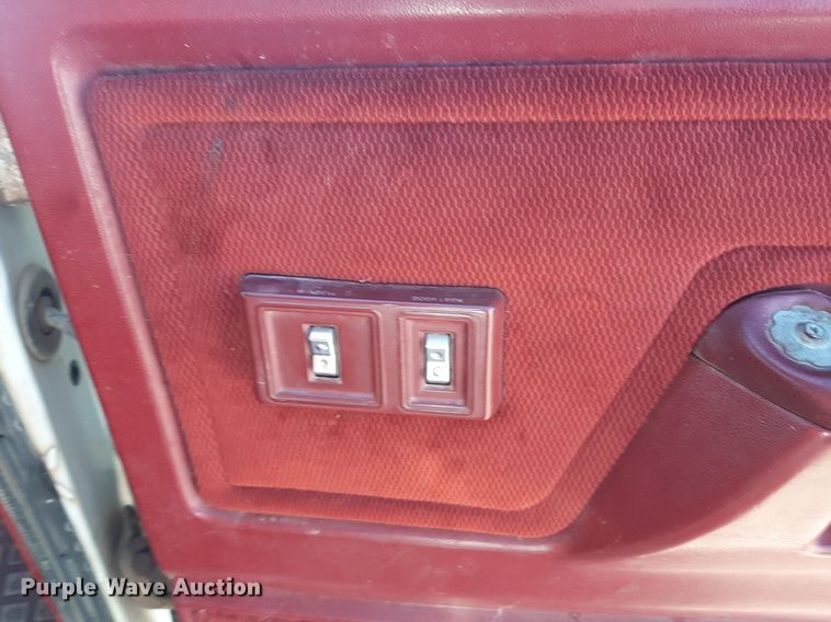 image for item EB9785 1991 Dodge Ram 250  bale bed pickup truck