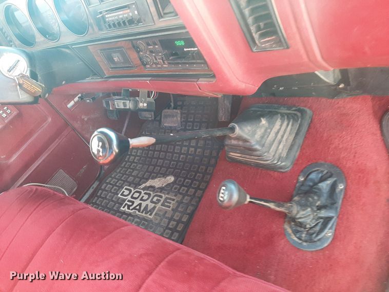 image for item EB9785 1991 Dodge Ram 250  bale bed pickup truck