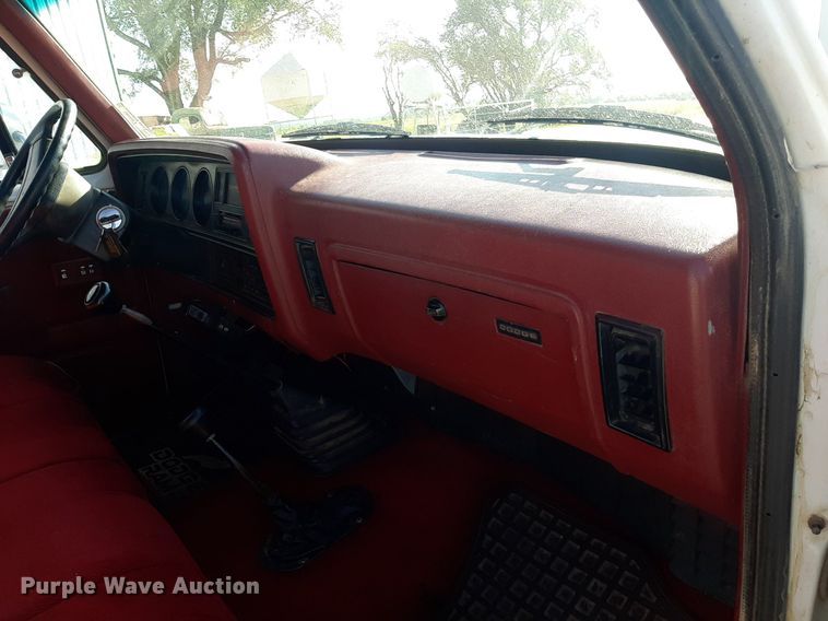 image for item EB9785 1991 Dodge Ram 250  bale bed pickup truck