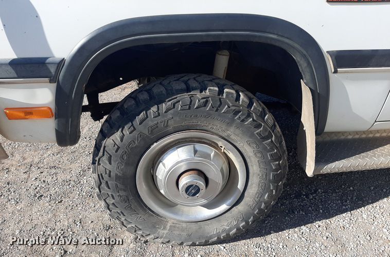 image for item EB9785 1991 Dodge Ram 250  bale bed pickup truck