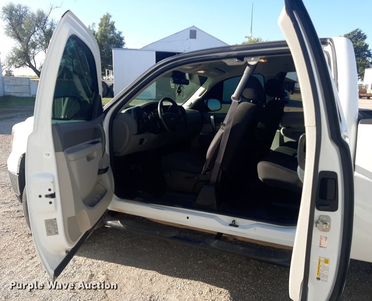 image for item EB9791 2013 GMC Sierra 2500HD  Ext. Cab pickup truck