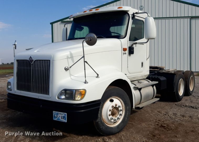 image for item EB9794 2007 International 9400  semi truck