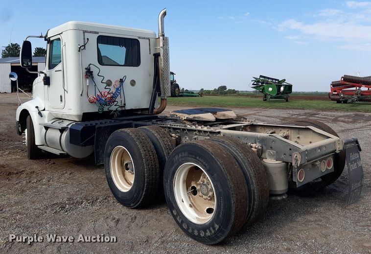 image for item EB9794 2007 International 9400  semi truck