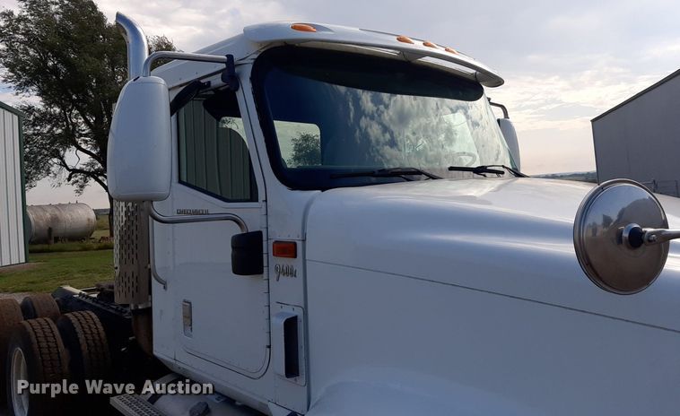 image for item EB9794 2007 International 9400  semi truck